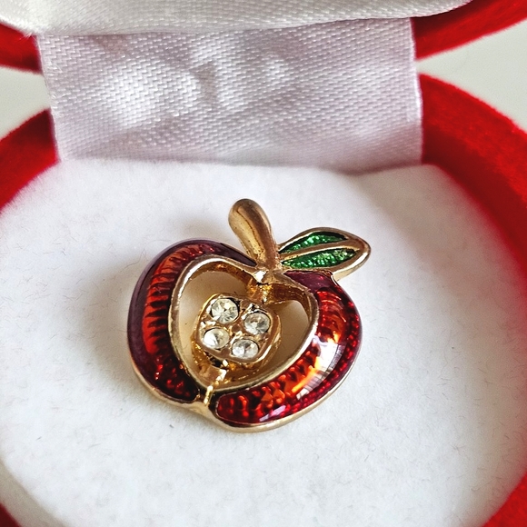 Red Apple Lapel Hat Jacket Pin With Four Clear Rhinestone Seeds, Original Box - Picture 2 of 8